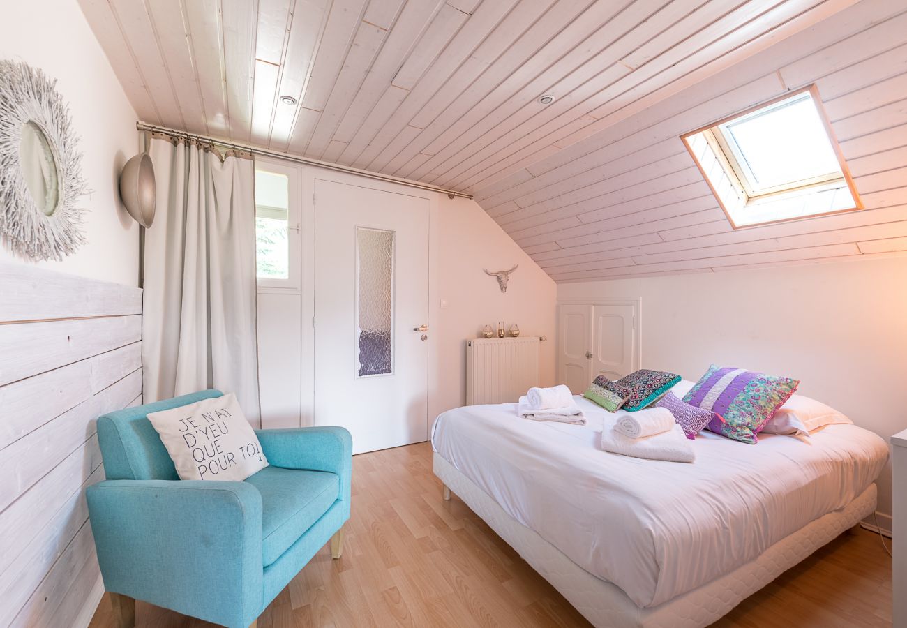 bedroom, cocooning, holiday rental, location, saint-jorioz, lake, mountains, luxury, hotel, house, sun, snow, vacation