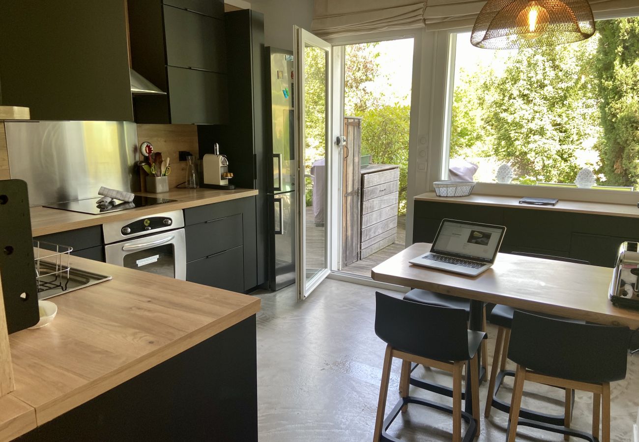 house, luxury, seasonal rental, annecy, vacations, snow, beach, hotel, sun, winter, village, mountains, lake, pool 