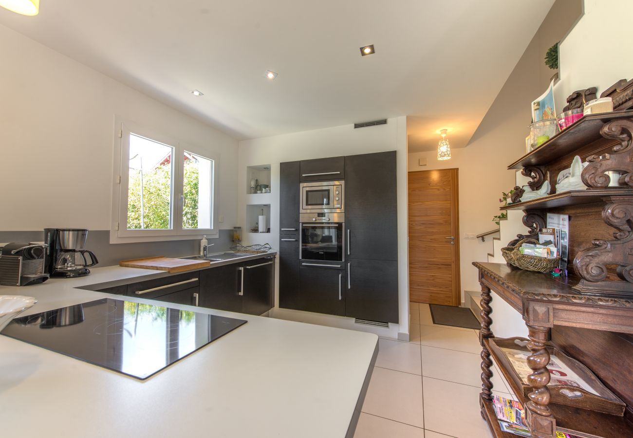 kitchen, house, luxury, seasonal rental, annecy, vacations, lake, mountain, hotel, snow, sun, beach, family, garden 