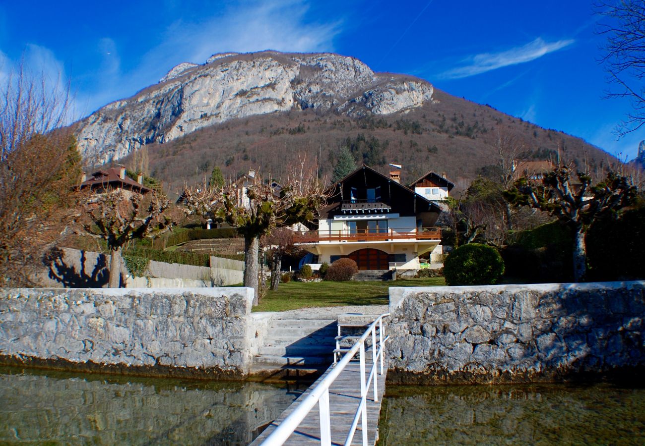 house, luxury, seasonal rental, annecy, holidays, lake access, private pontoon, mountain, hotel, snow, sun, boat 