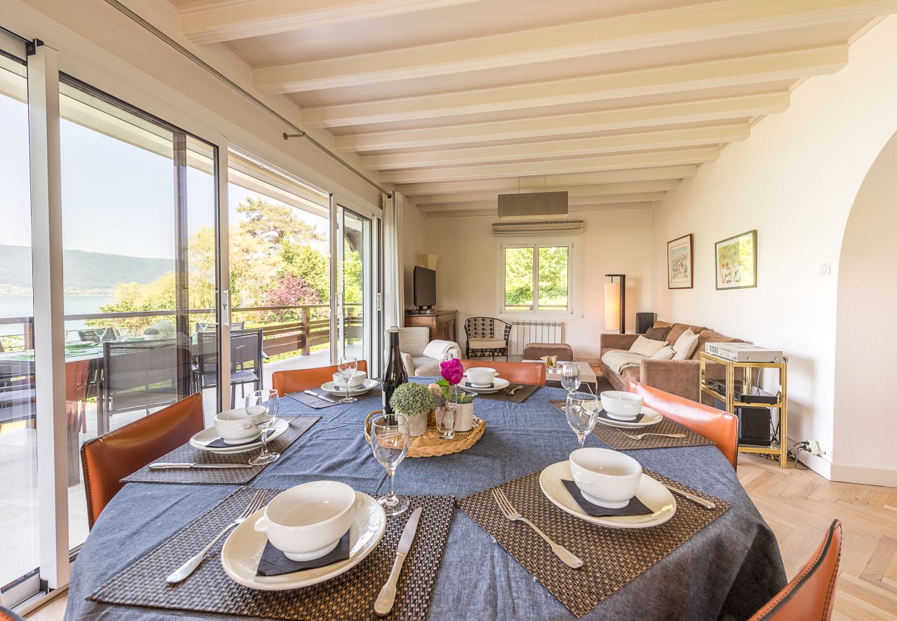 house, luxury, seasonal rental, annecy, holidays, lake access, private pontoon, mountain, hotel, snow, sun, boat 