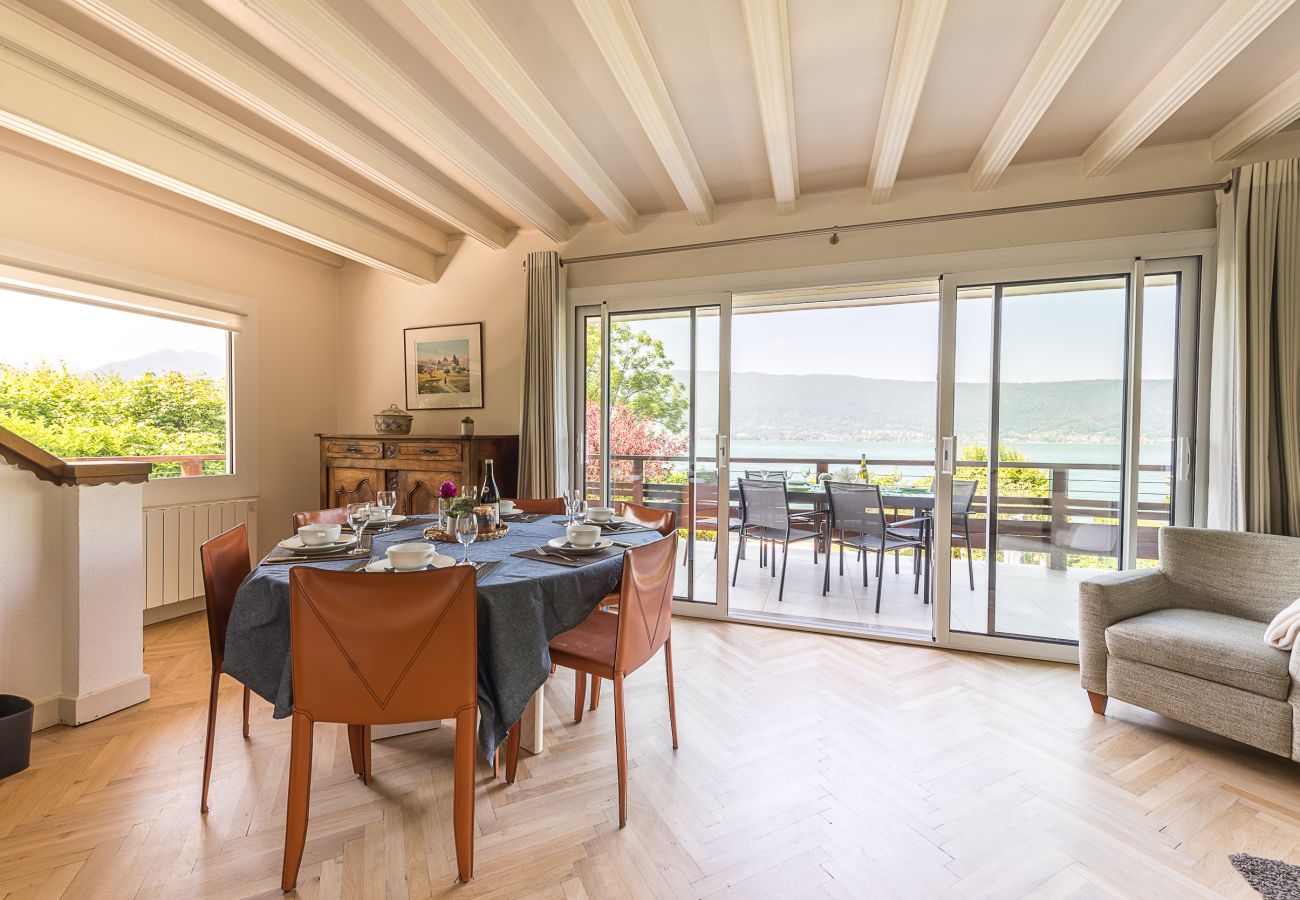 house, luxury, seasonal rental, annecy, holidays, lake access, private pontoon, mountain, hotel, snow, sun, boat