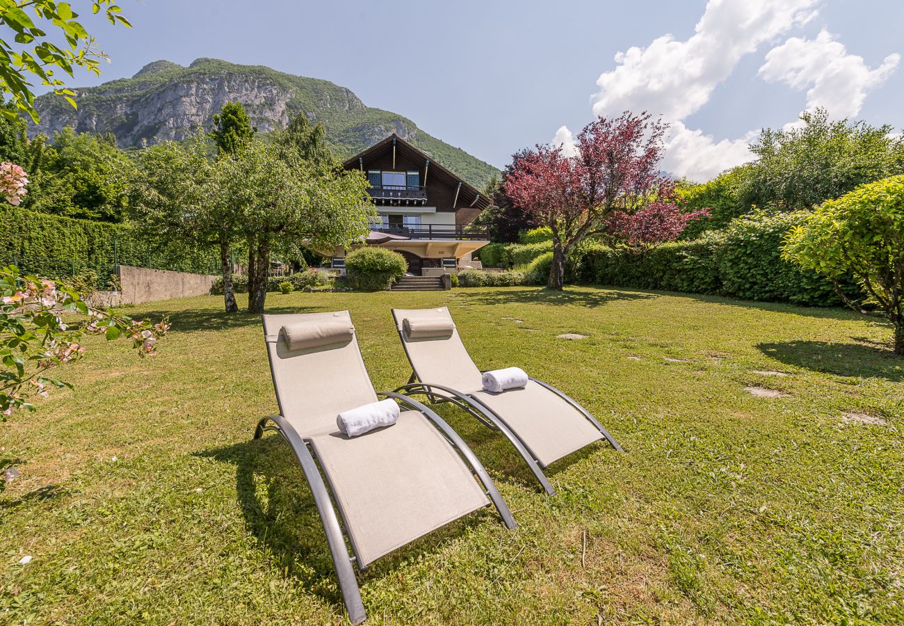 house, luxury, seasonal rental, annecy, holidays, lake access, private pontoon, mountain, hotel, snow, sun, boat 