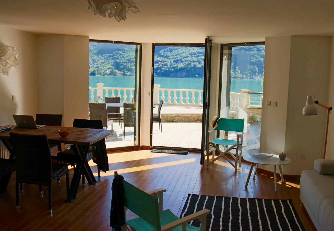 living room, luxury, flat, holiday rental, annecy, vacation, lake view, mountain, hotel, snow, sun, private beach