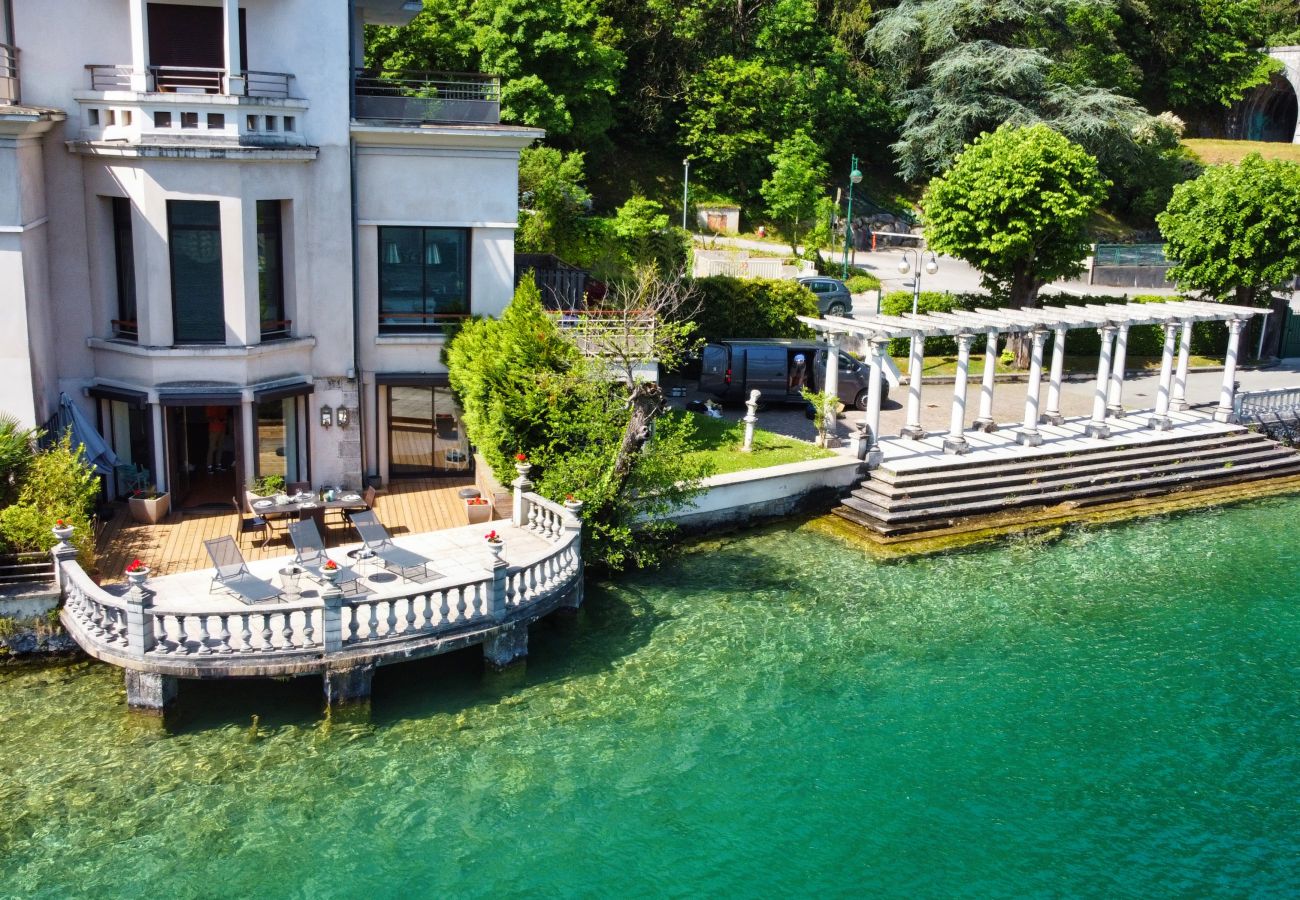 luxury flat for rent, lake view, premium holiday rental, annecy, luxury concierge, holidays, luxury airbnb, hotel, france
