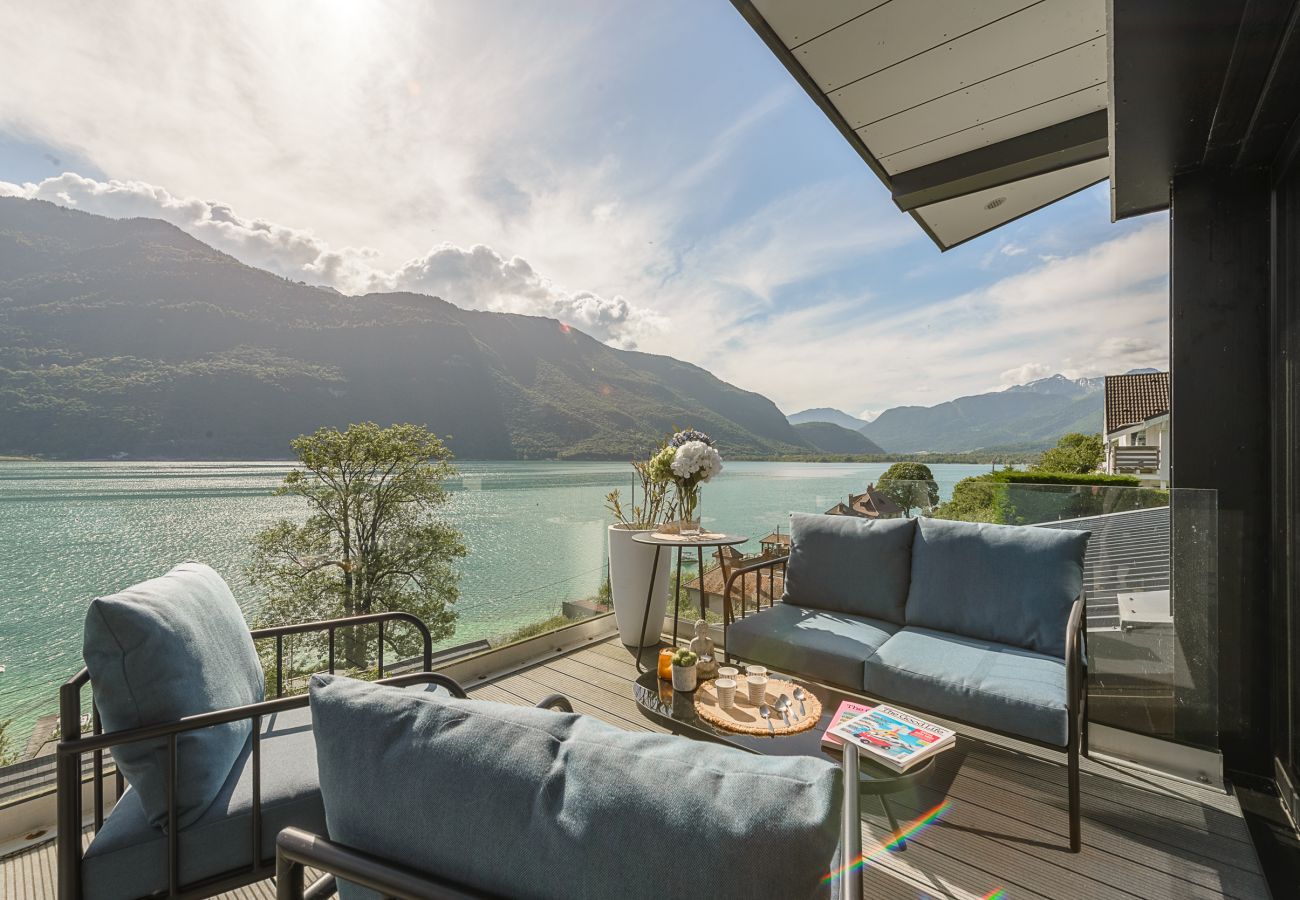Rental property on Lake Annecy with panoramic views and terrace