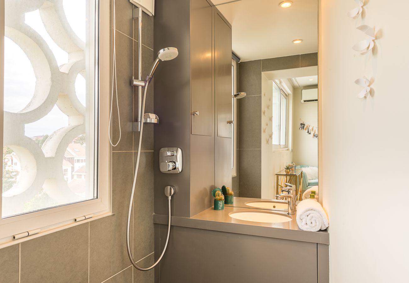 shower room, holiday rental, location, annecy, lake view, mountains view, luxury, flat, villa, hotel, sun, snow, vacation