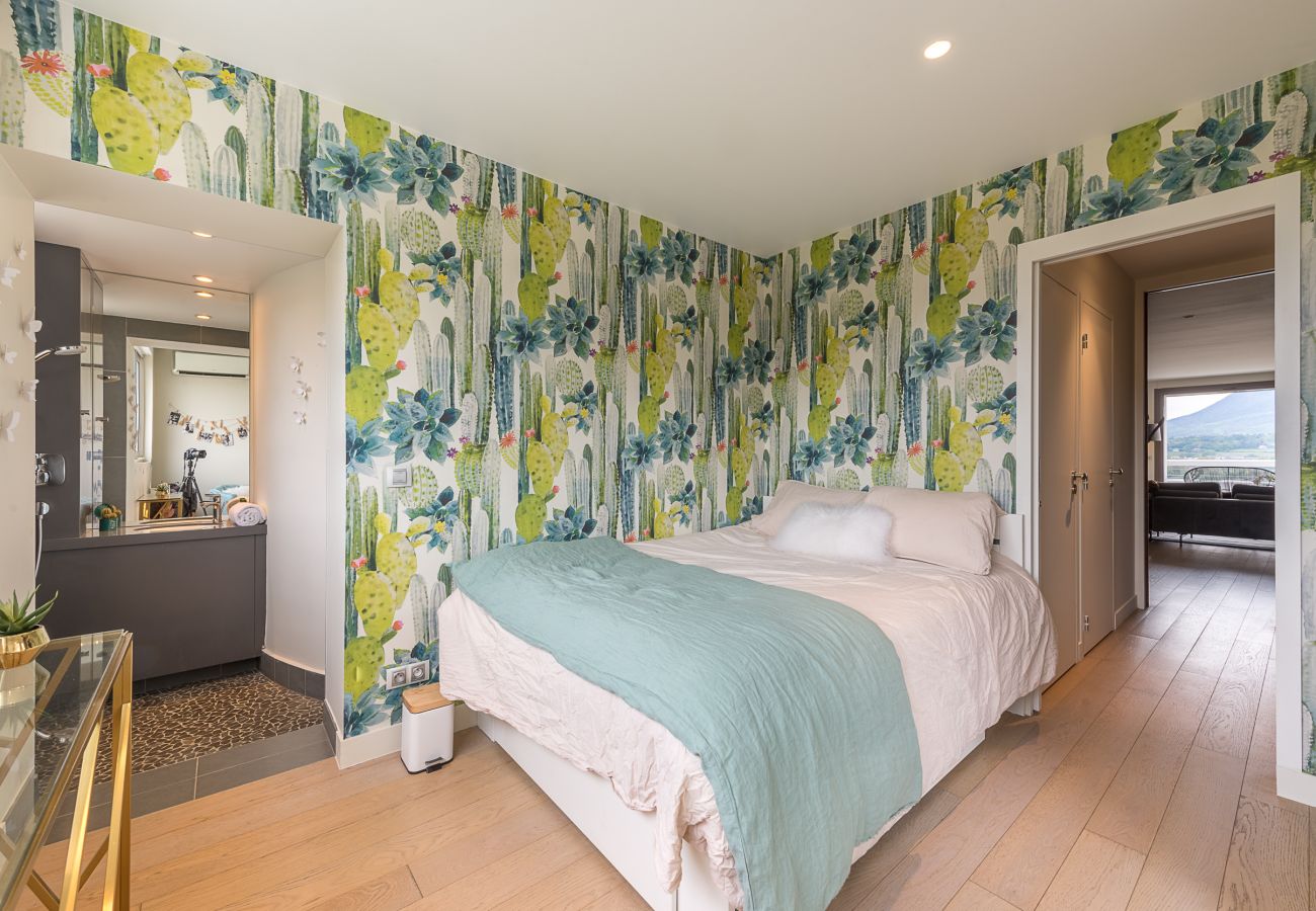 bedroom, holiday rental, location, annecy, lake view, mountains view, luxury, flat, villa, hotel, sun, snow, vacation