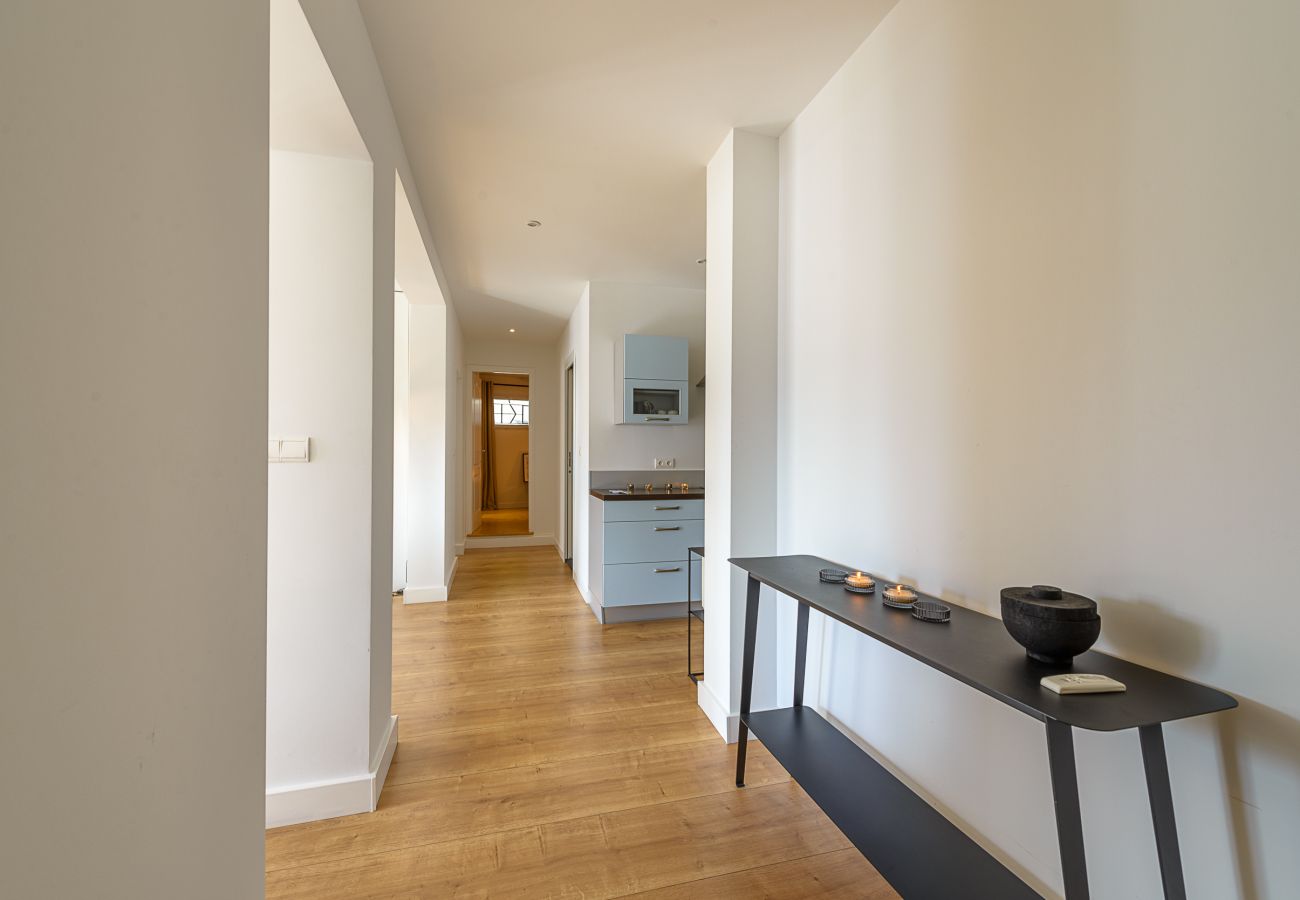 entrance, rental, luxe, pool, Veyrier, centre, seasonal rental, apartment, design, lake view, Annecy, holidays