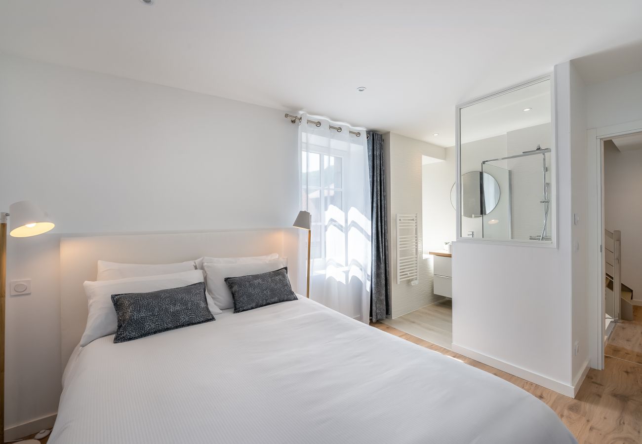 Mountain-side bedroom with queen-size bed and en-suite shower