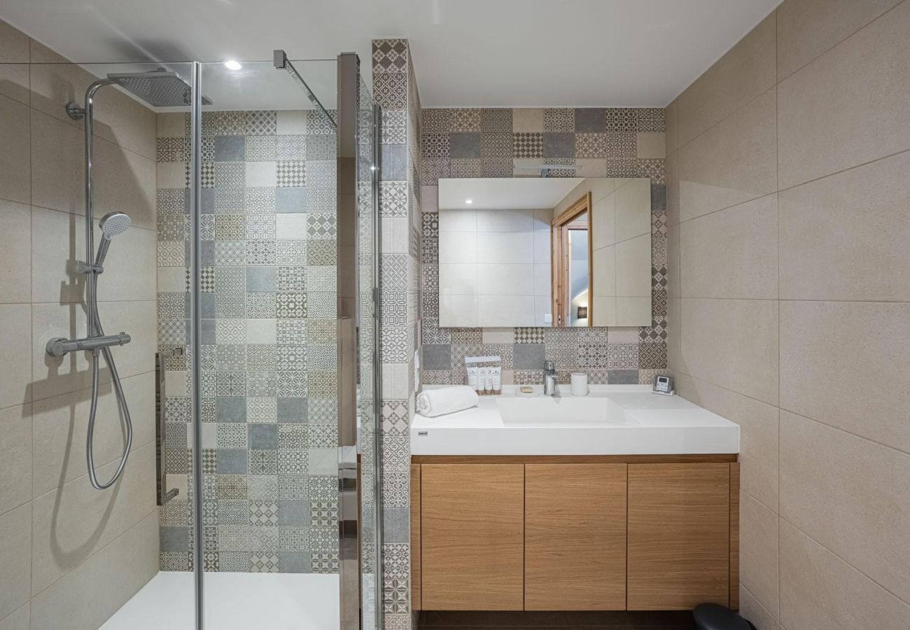 Chalet in Courchevel - Winter Courchevel -- Semi-Chalet Grande Casse, 4★