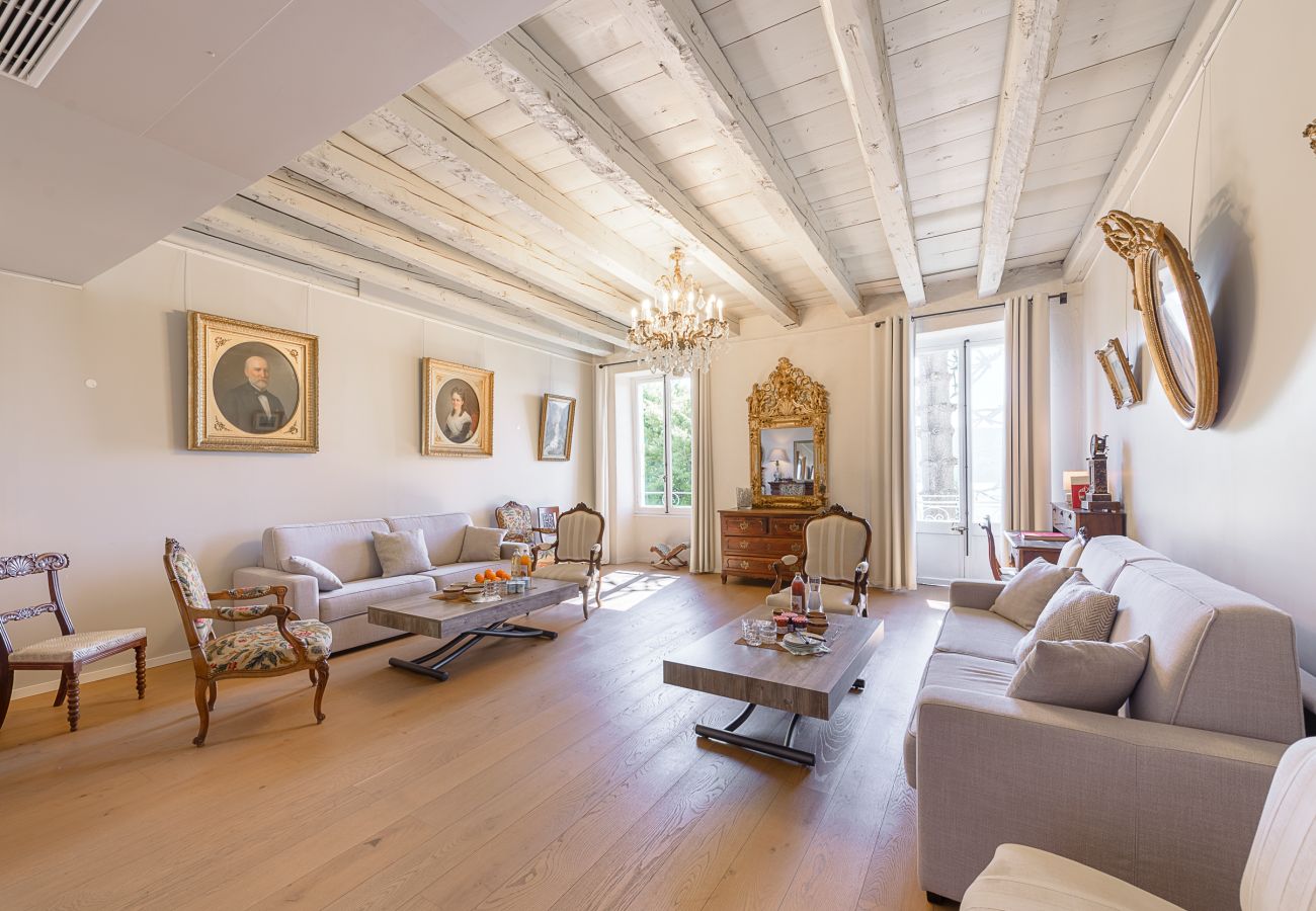 Rental with fully equipped luxury lounge and annecy view