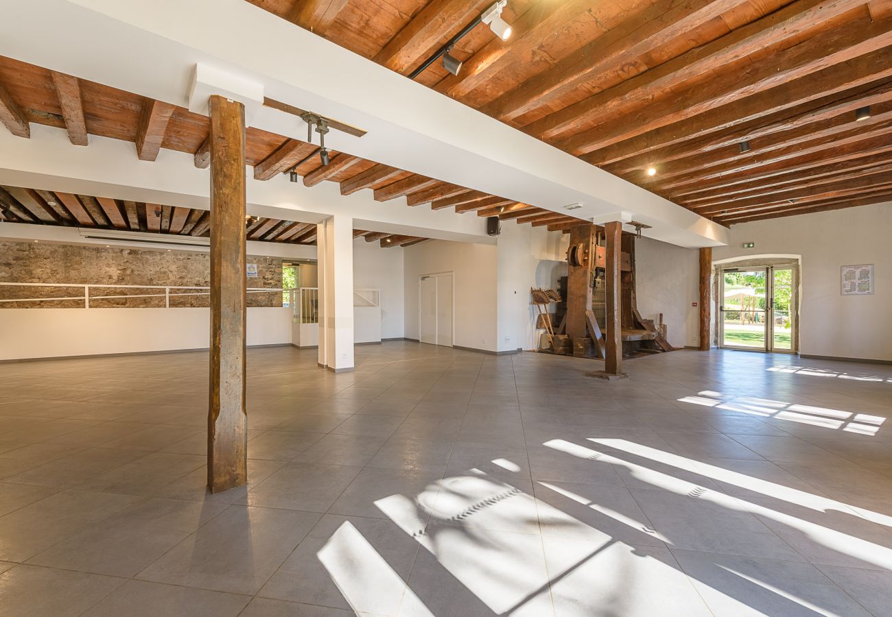 Spacious place for private event organization 