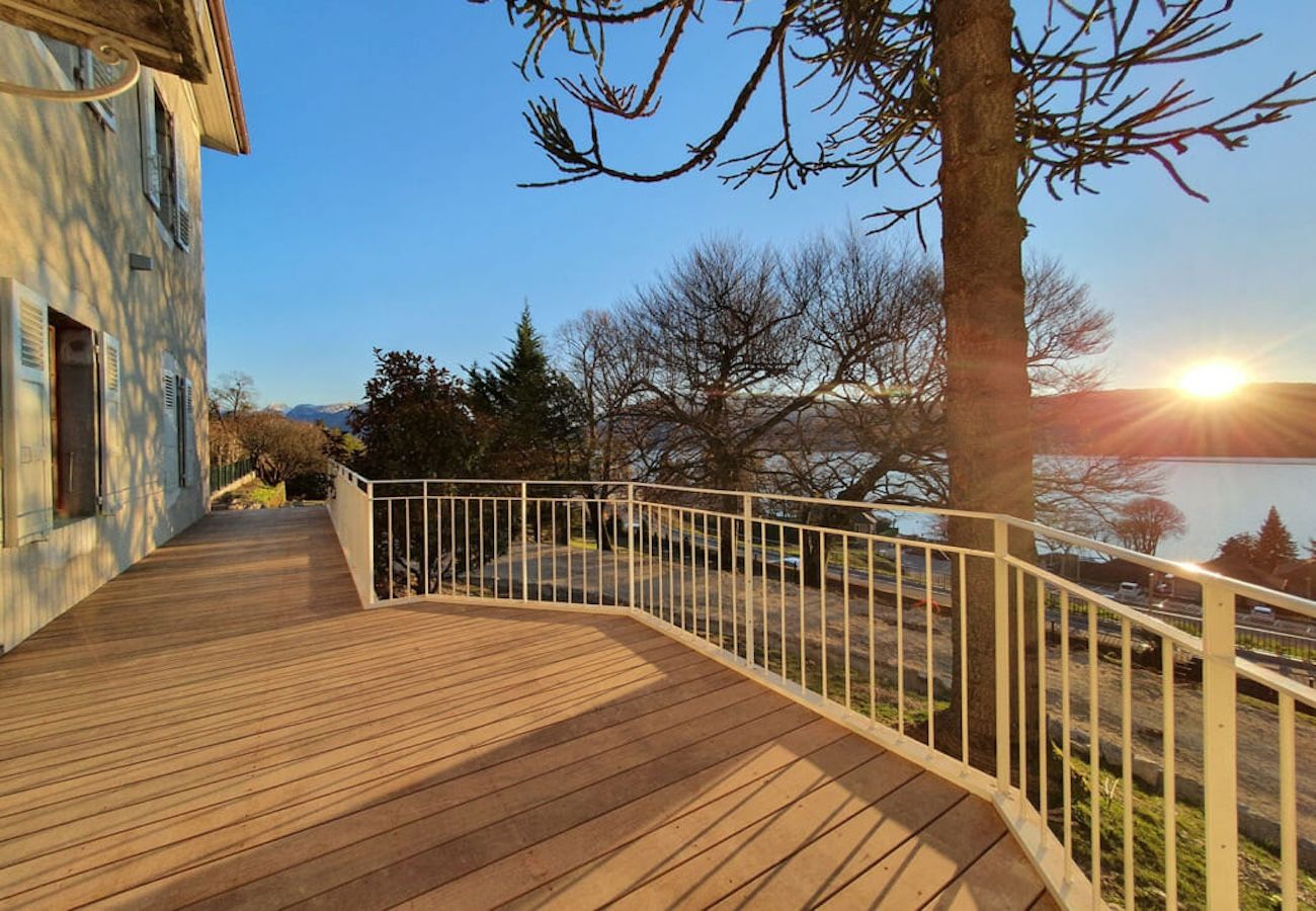 Come and enjoy the magnificent sunsets from Au Domaine de VEYRIER DU LAC