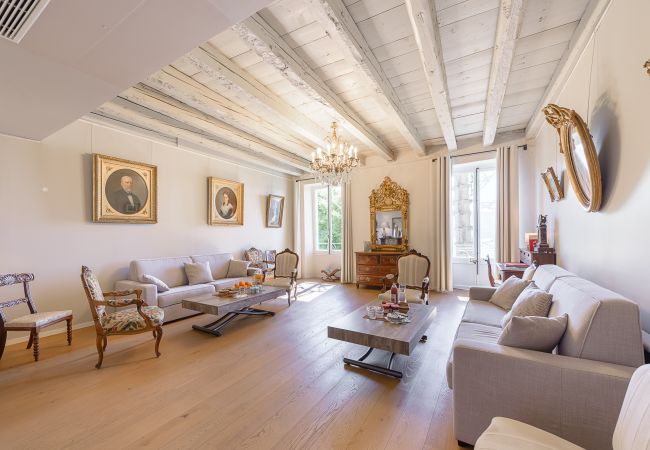 Country house in Veyrier-du-Lac - Le Vignoble du Lac, Domaine avec vue. 17p.