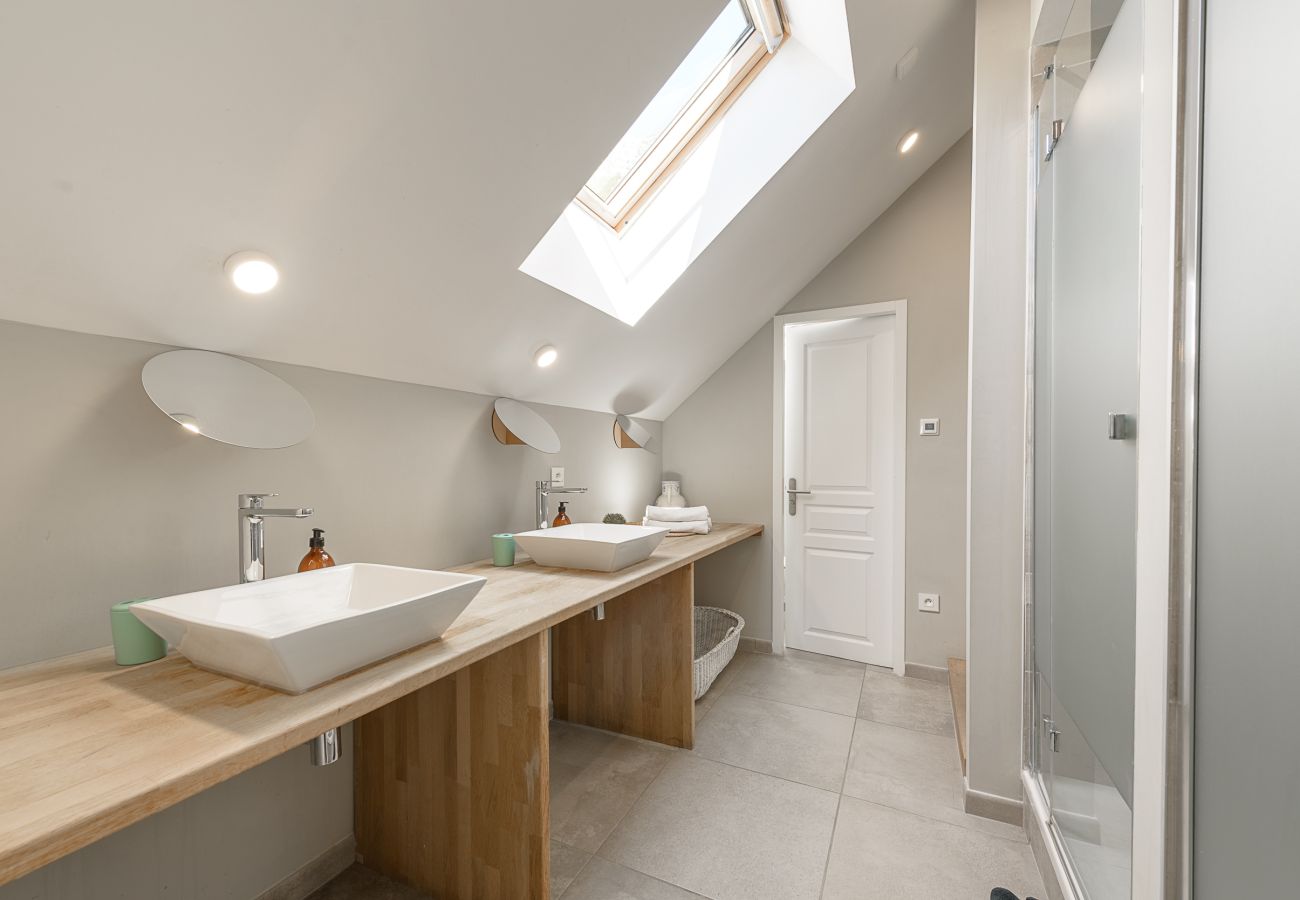 Country house in Veyrier-du-Lac - Le Vignoble du Lac, Domaine avec vue. 17p.