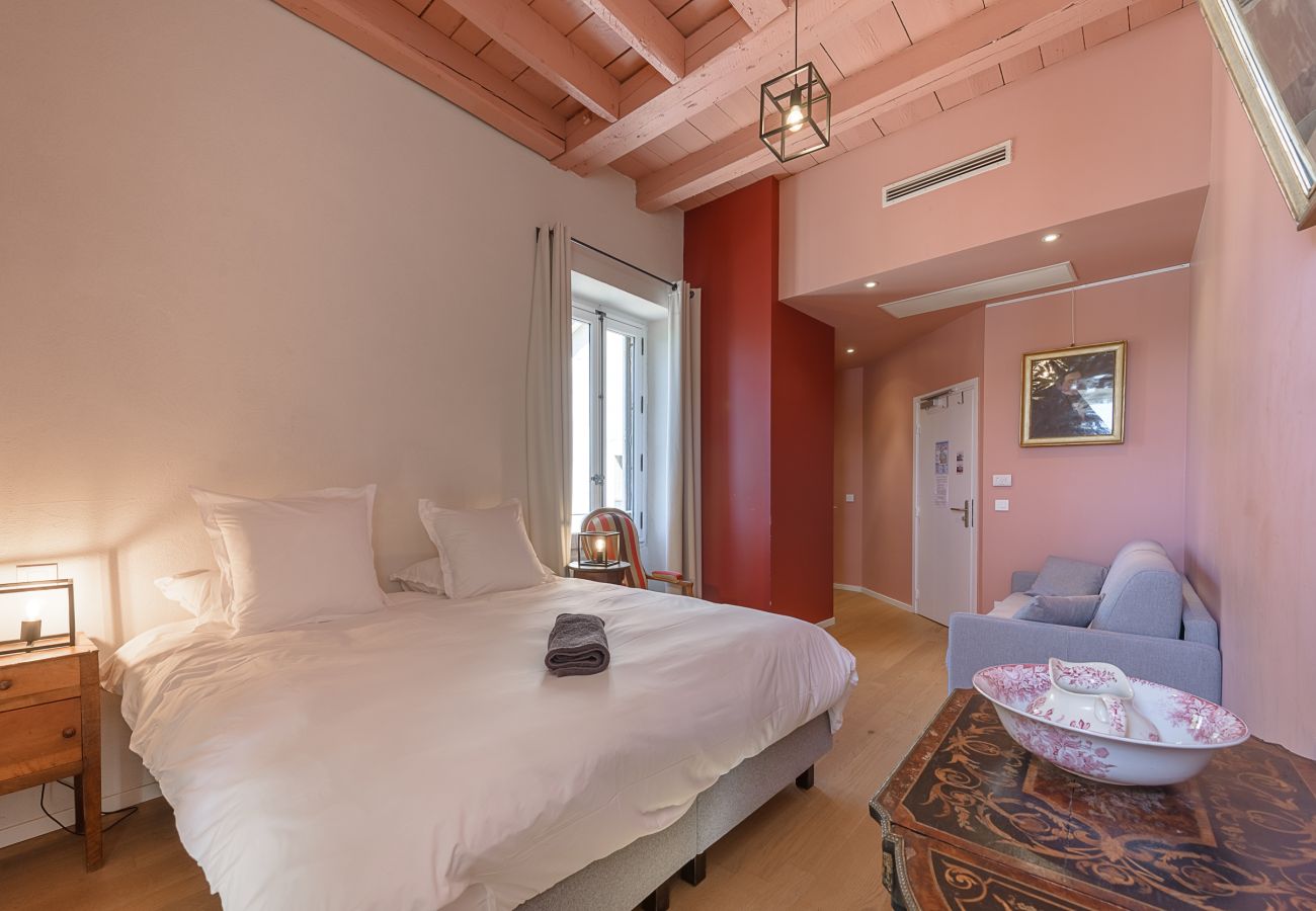 Country house in Veyrier-du-Lac - Le Vignoble du Lac, Domaine avec vue. 17p.