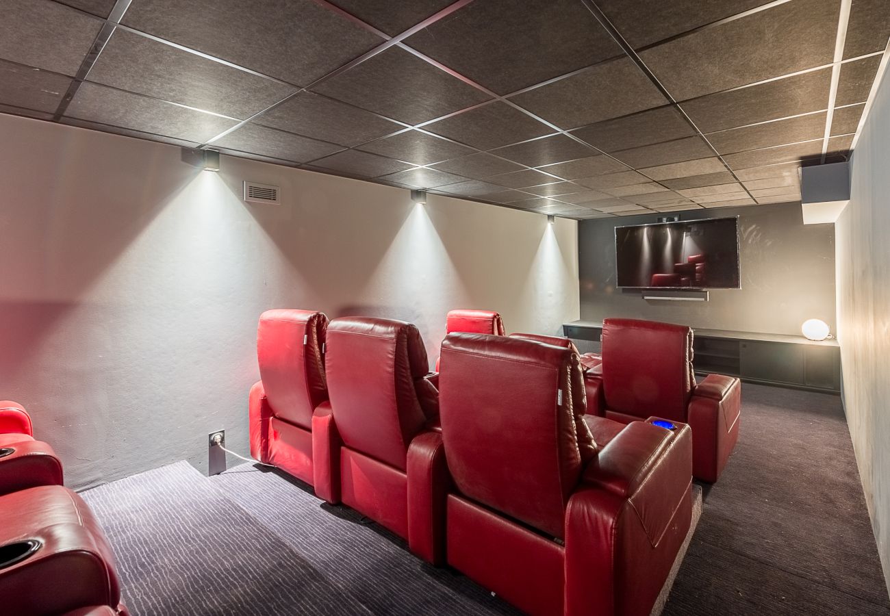 House rental in Annecy with cinema room and lake view