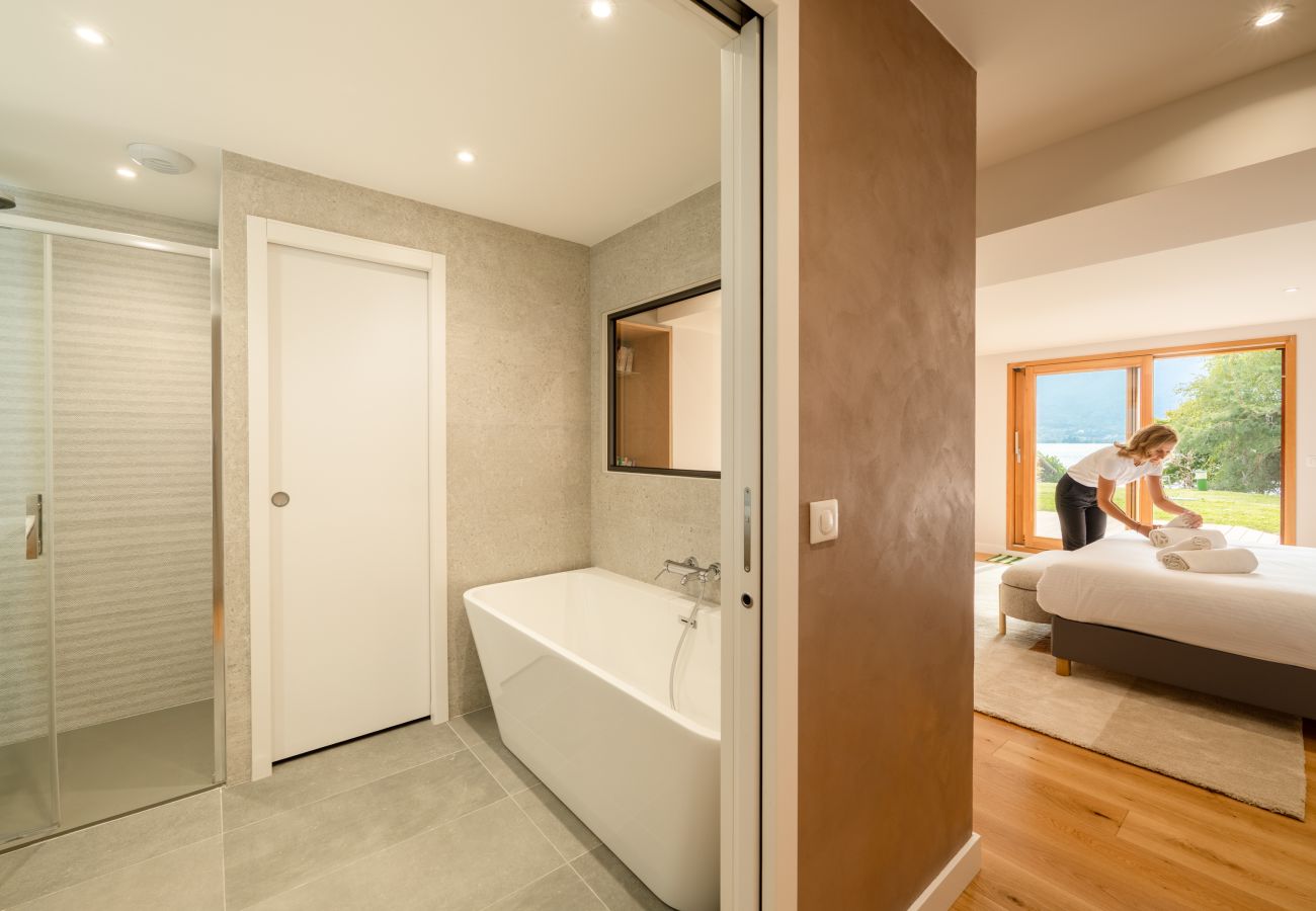 Villa in Veyrier-du-Lac - VEYRIER - Villa Jade, plage privée, 14p