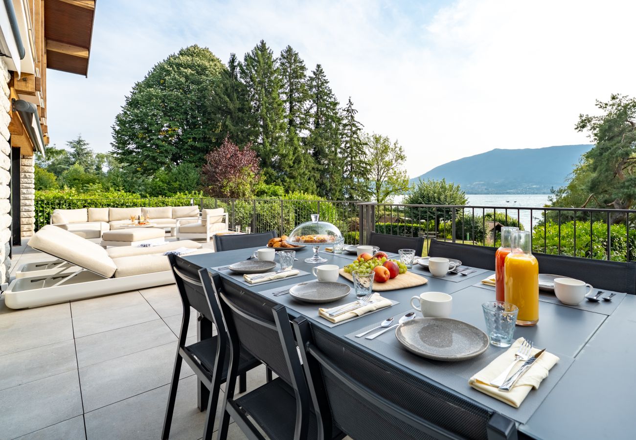 Villa in Veyrier-du-Lac - VEYRIER - Villa Jade, plage privée, 14p