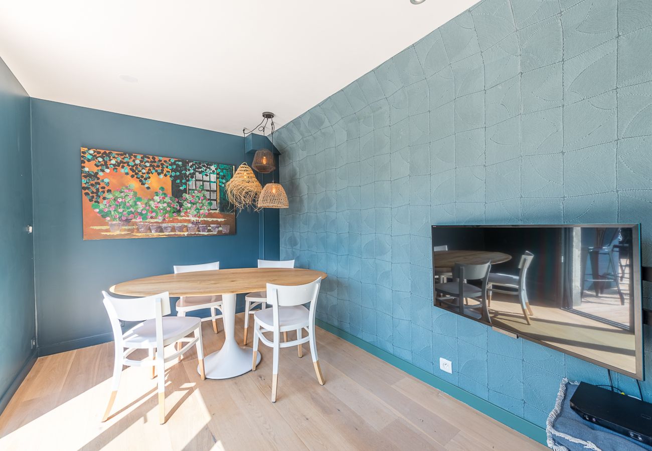 salle à manger, cocooning, location saisonnière, vacances, saint-jorioz, lac, montagne, luxe, maison, hôtel, neige, soleil