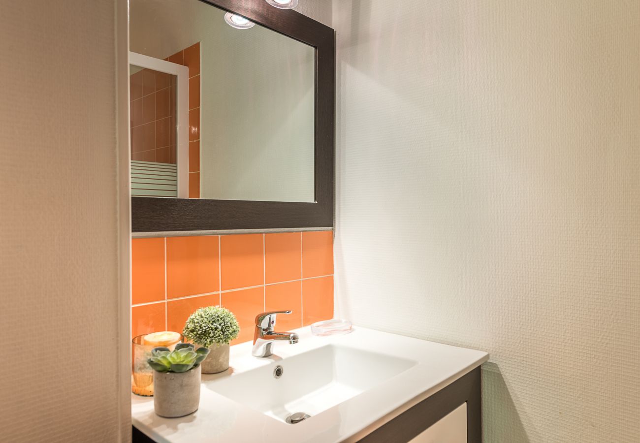 maison, luxe, location saisonnière, annecy, vacances, accès au lac, ponton privé, montagne, hôtel, neige, soleil, bateau 