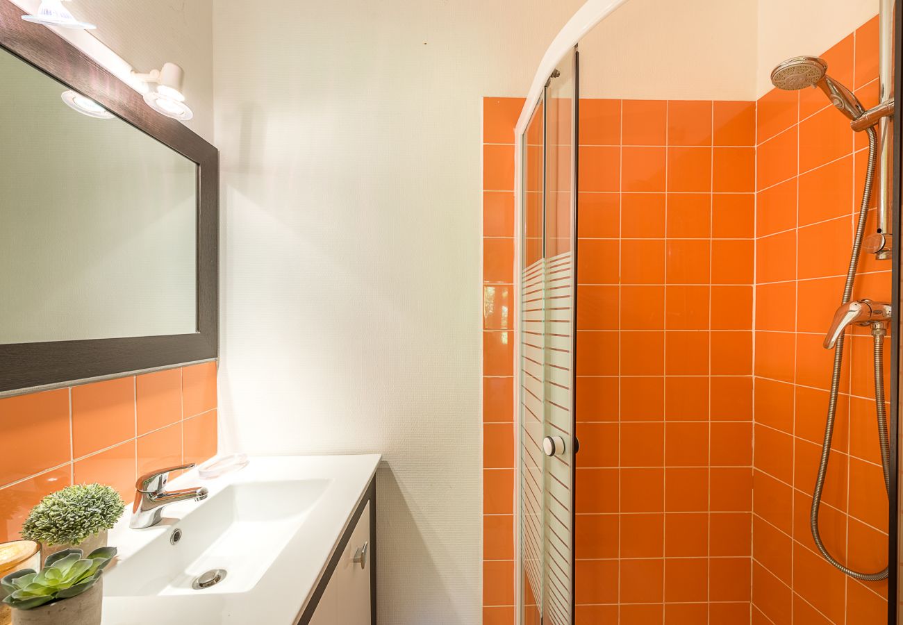 maison, luxe, location saisonnière, annecy, vacances, accès au lac, ponton privé, montagne, hôtel, neige, soleil, bateau 