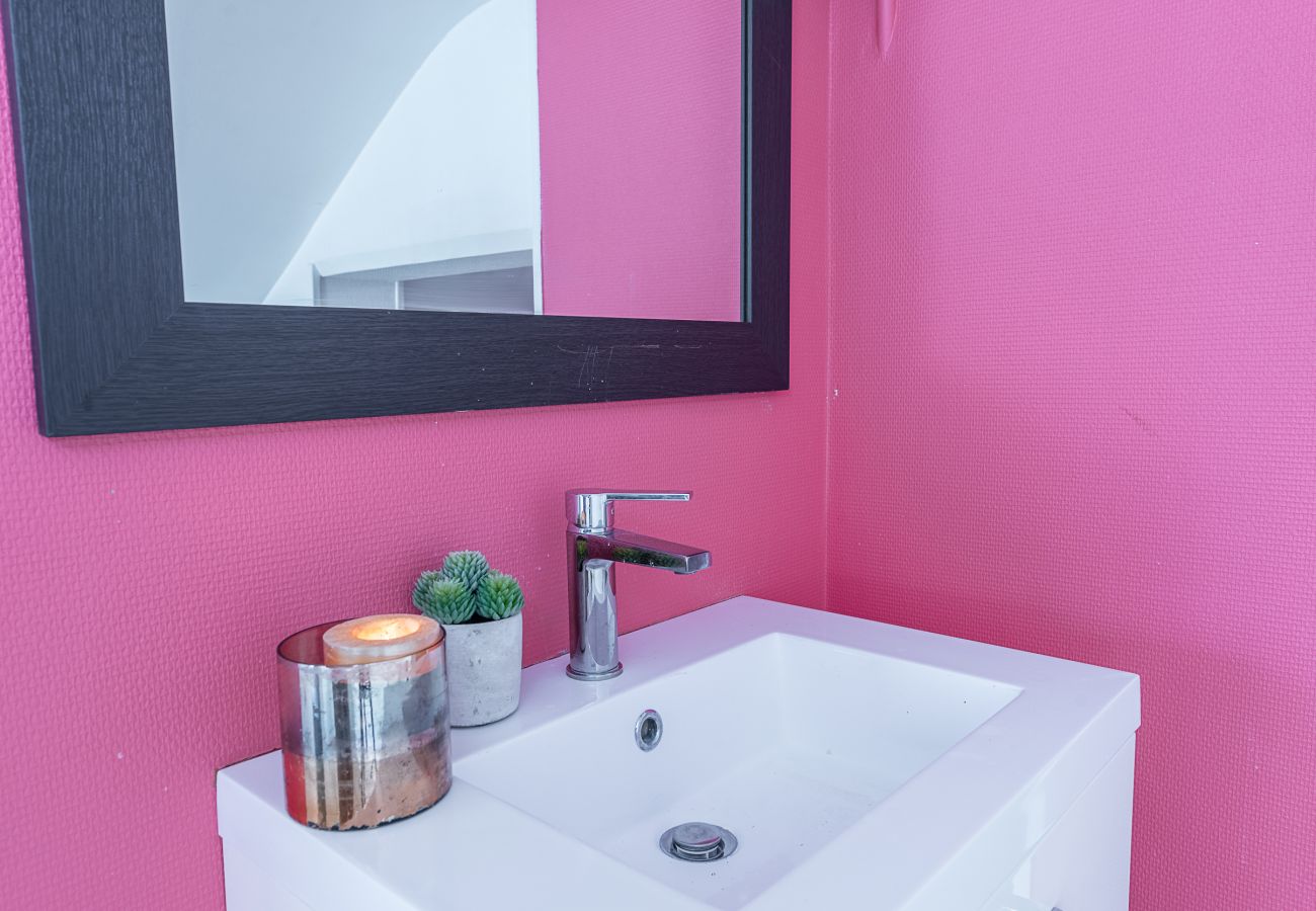 maison, luxe, location saisonnière, annecy, vacances, accès au lac, ponton privé, montagne, hôtel, neige, soleil, bateau 