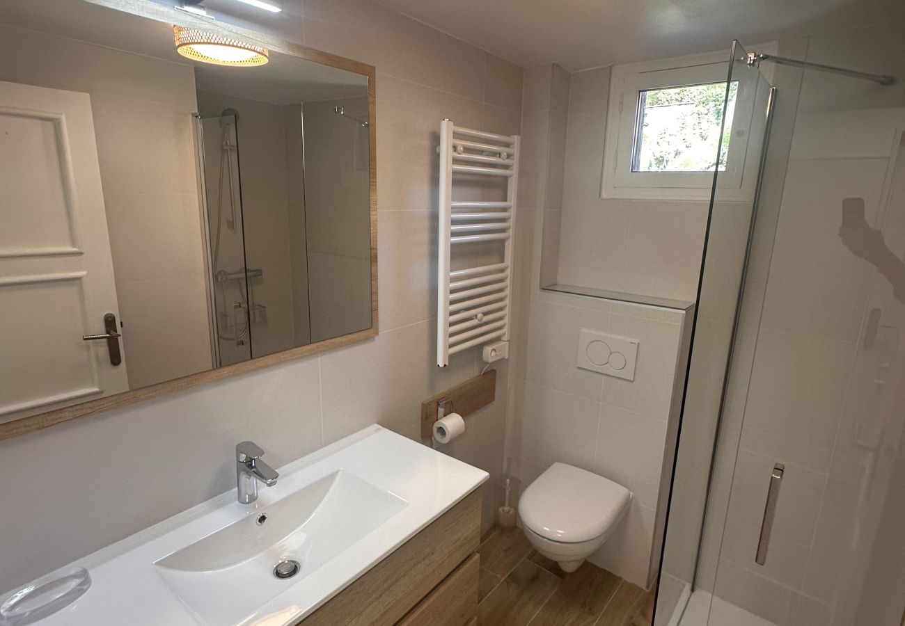 Maison à Veyrier-du-Lac - VEYRIER - Maison avec acces direct au lac & Ponton