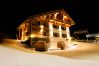 Chalet, luxe, jacuzzi, skis aux pieds, spacieux, vacances en famille, 5 étoiles, spa, coeur du village, cocooning