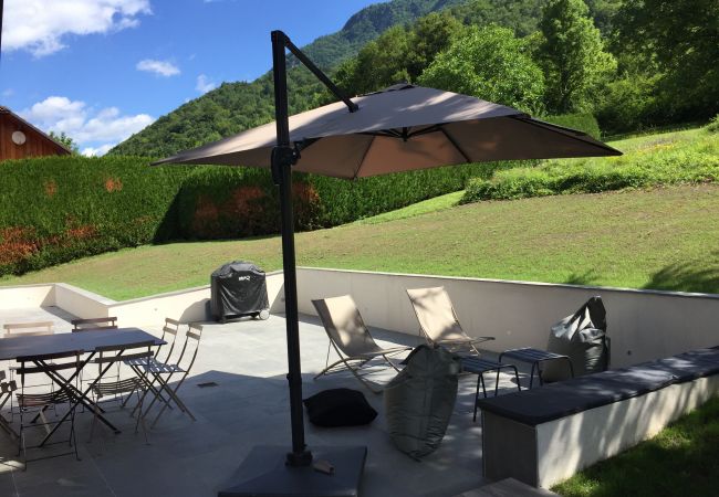 Terrasse, transat, soleil, profiter, barbecue, repas de famille, jardin, vacances, location, à louer, Haute-Savoie