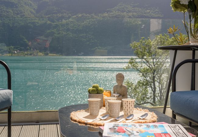 Terrasse d'un appartement 3 chambres à louer au Lac d'Annecy