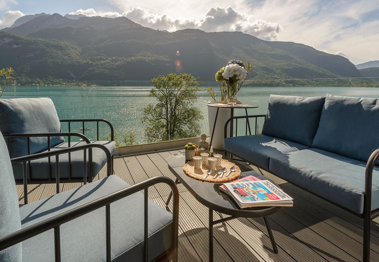 Appartement à louer avec grande terrasse vue sur le lac d'Annecy