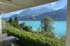 balcon avec vue lac, location saisonnière, annecy, vacances, lac, montagne, luxe, maison, villa, hôtel, neige, soleil  