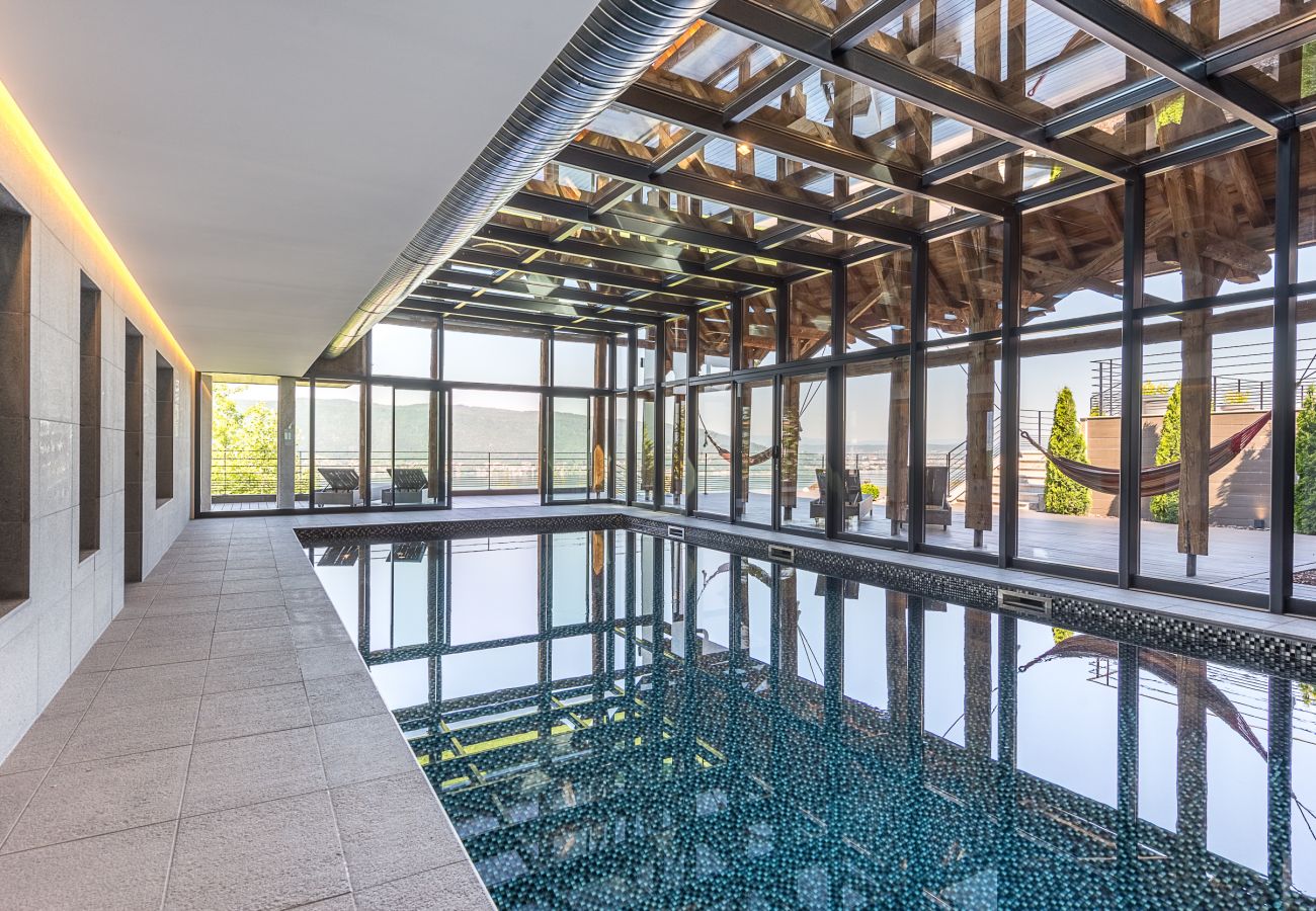location avec piscine intérieure lac annecy