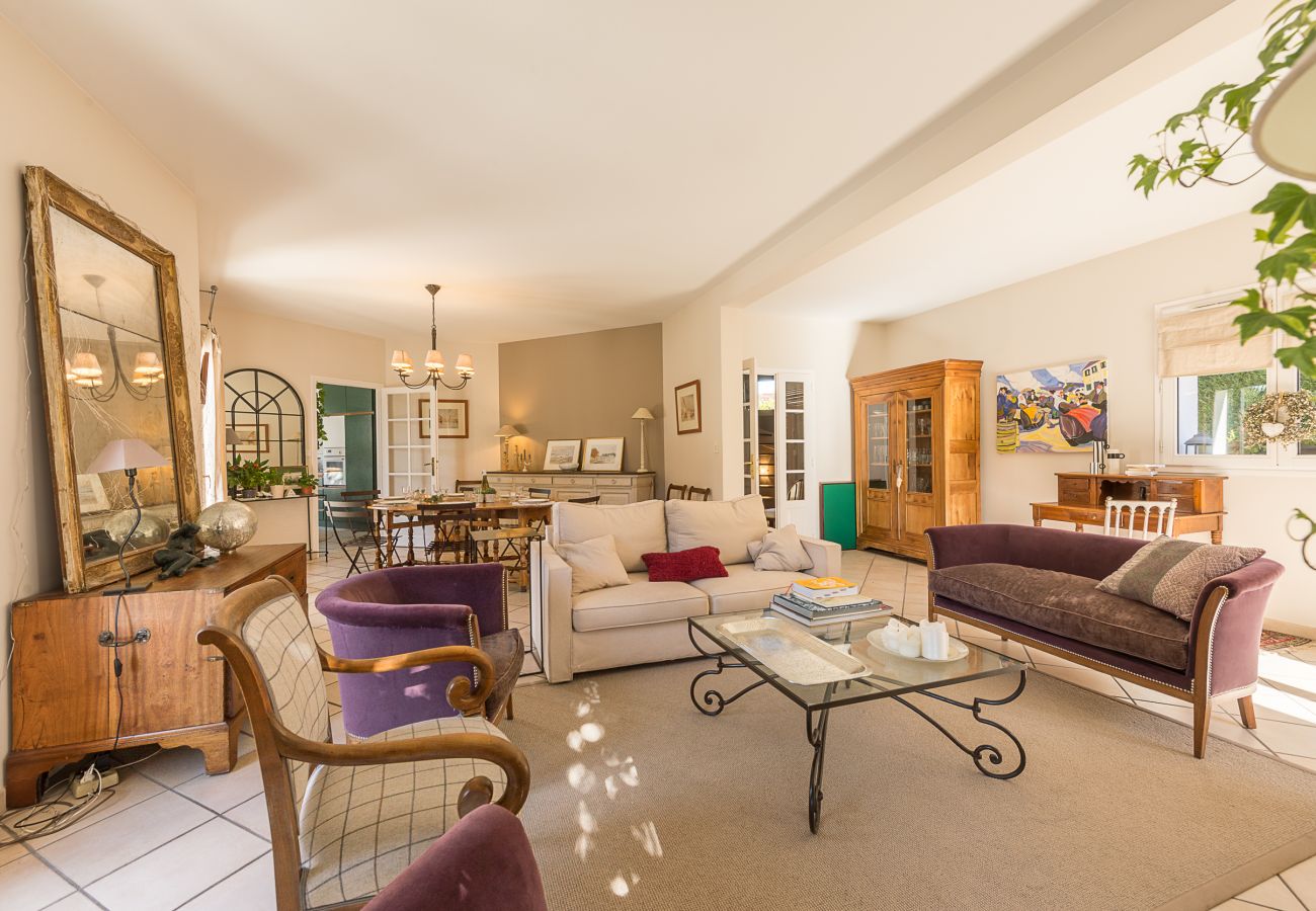 Pièce à vivre lumineuse et cocooning d'une magnifique villa familiale à Annecy-le-vieux