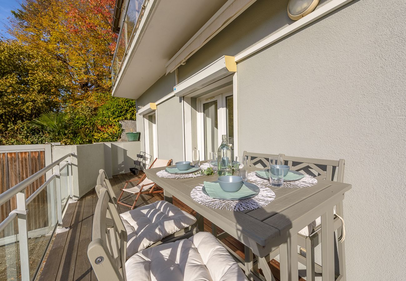 terrasse, mobilier, location, luxe, piscine, veyrier, centre, location saisonnière, appartement, design, annecy, vacances