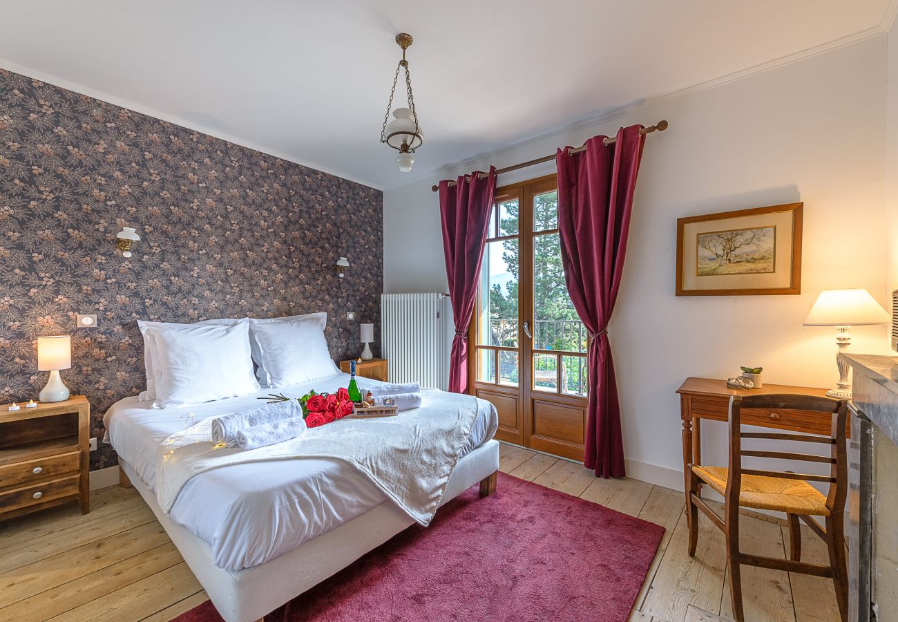 Logement durable, Sustonica, Airbnb, booking, prestige, agence de location, LLA Selections, maison de famille Premium 