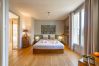 Chambre Arcalod, lit double, maison en location, été, hôtel, super host, airbnb, booking, logement durable,, Sustonica 