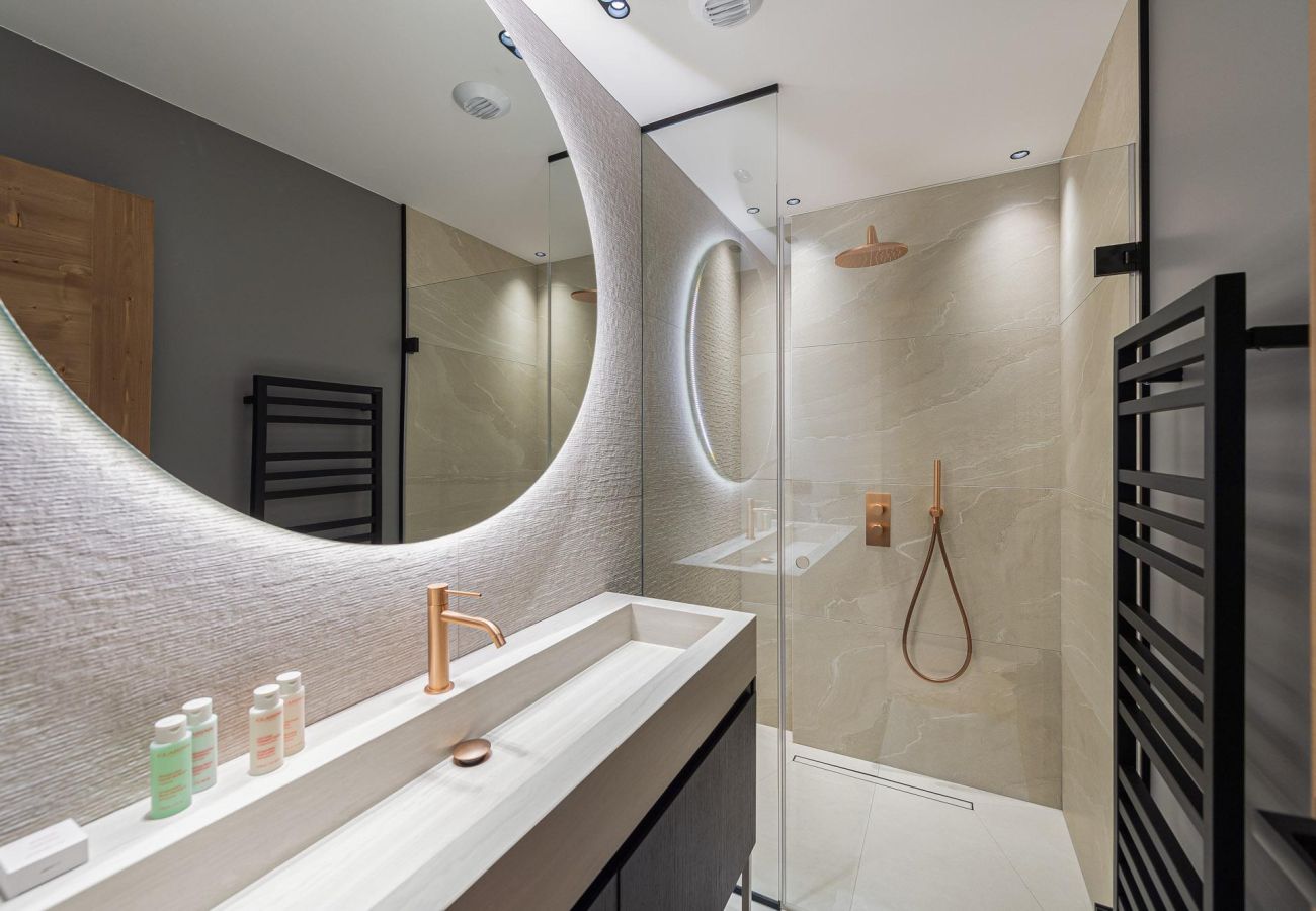 Chalet Méribelle, location en montagne, vacances au ski avec jacuzzi et vue panoramique, chalet de luxe, équipements modernes