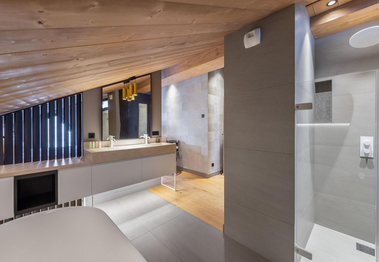 Chalet Méribelle, location en montagne, vacances au ski avec jacuzzi et vue panoramique, chalet de luxe, équipements modernes