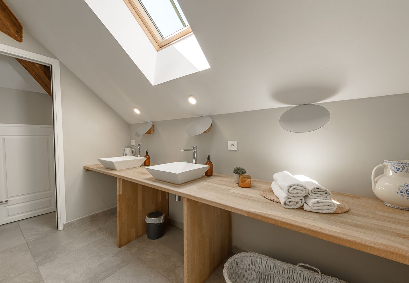 Domaine à louer avec salle de bain et toilettes indépendants