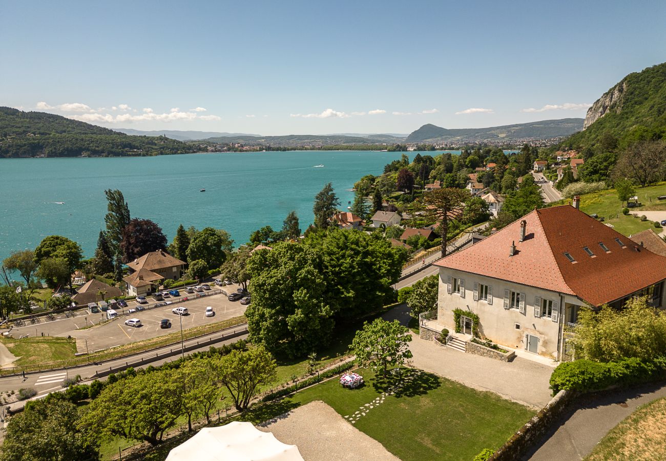 Vue du ciel de la Villa et de son jardin