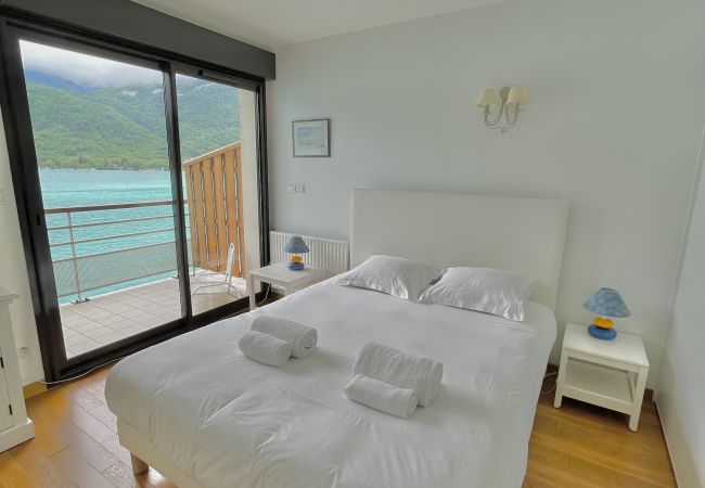 sofa, bed, lake view, luxury, standing, vacations, holiday rental, les libellules, Duingt annecy