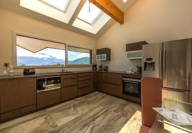 kitchen, flat, house, luxury, seasonal rental, annecy, vacations, lake view, mountain, hotel, jacuzzi, snow, sun, friends 