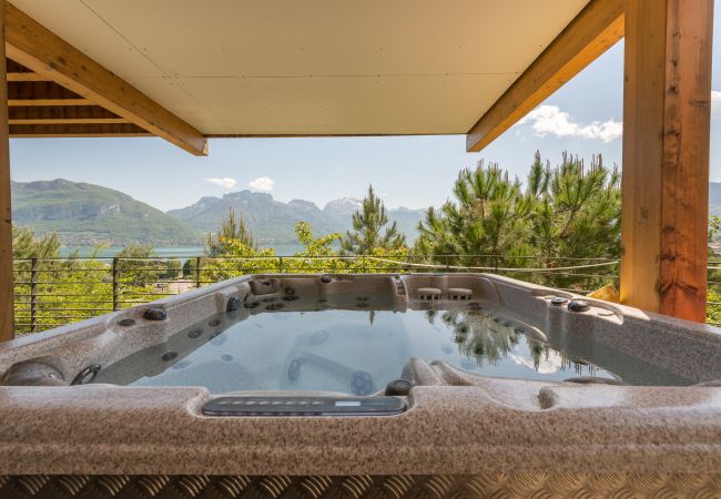 flat, house, luxury, seasonal rental, annecy, vacations, lake view, mountain, hotel, jacuzzi, snow, sun, friends 