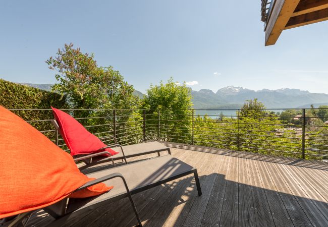 balcony, flat, house, luxury, seasonal rental, annecy, vacations, lake view, mountain, hotel, jacuzzi, snow, sun, friends 