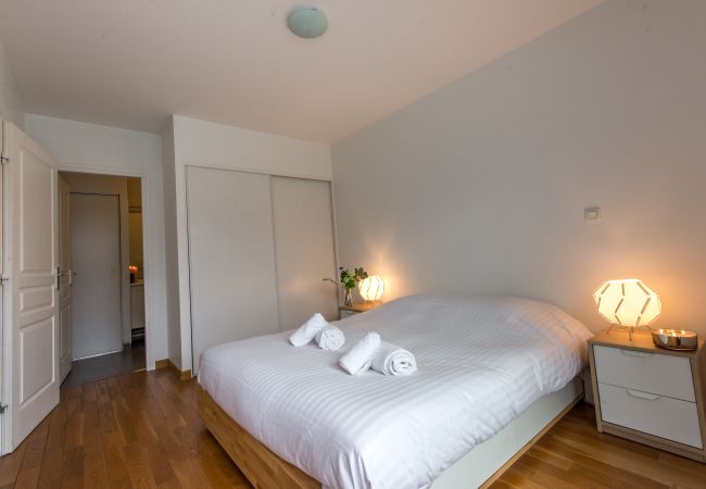 bed room, luxury, flat, holiday rental, annecy, vacation, lake view, mountain, hotel, snow, sun, private beach