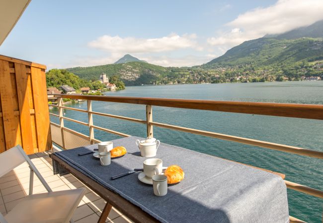 balcony, luxury, flat, holiday rental, annecy, vacation, lake view, mountain, hotel, snow, sun, private beach