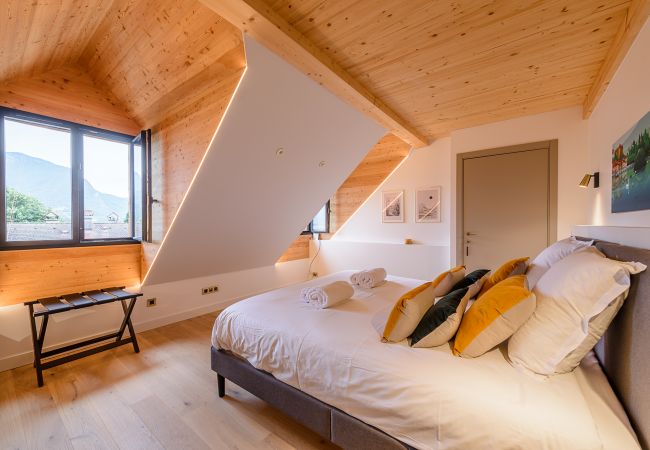 luxury flat for rent, lake annecy, seasonal rental, Talloires, superhost, airbnb, high-end concierge service, French alps